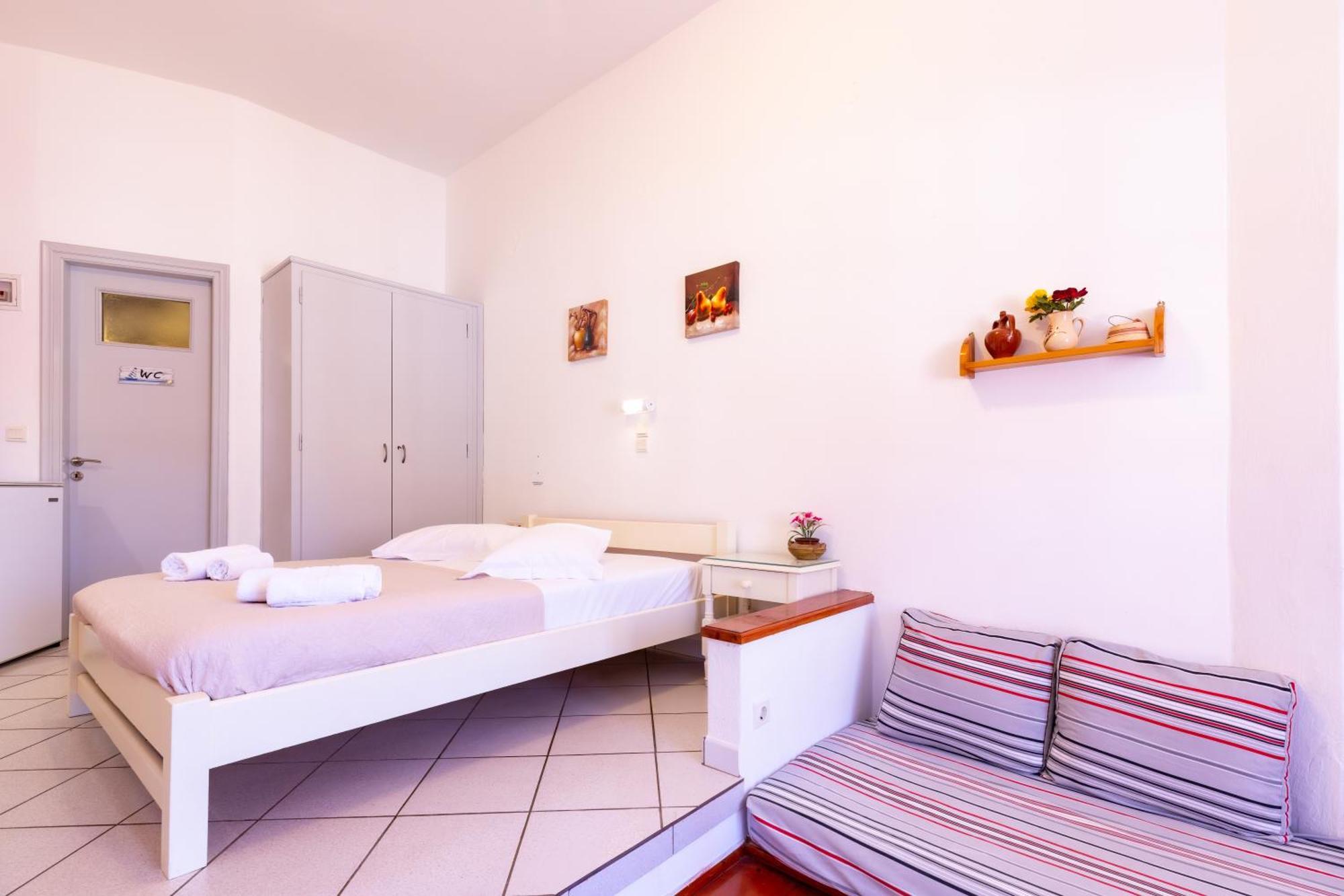 Froudi Rooms Kamares  Exterior photo