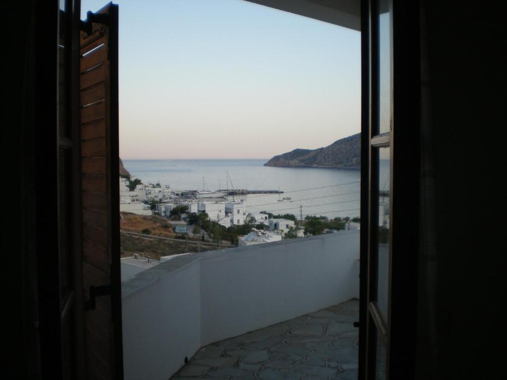 Froudi Rooms Kamares  Room photo