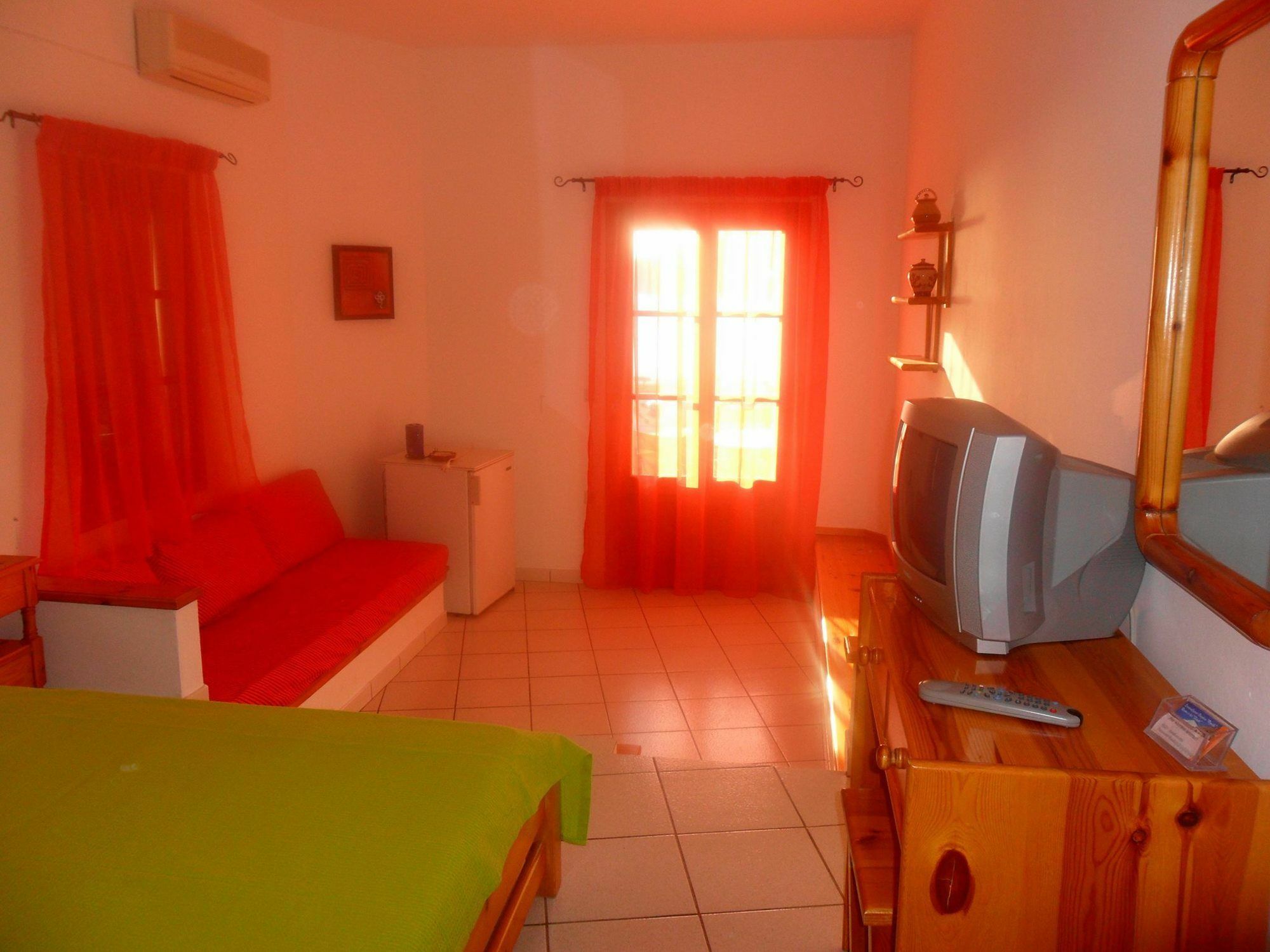 Froudi Rooms Kamares  Exterior photo